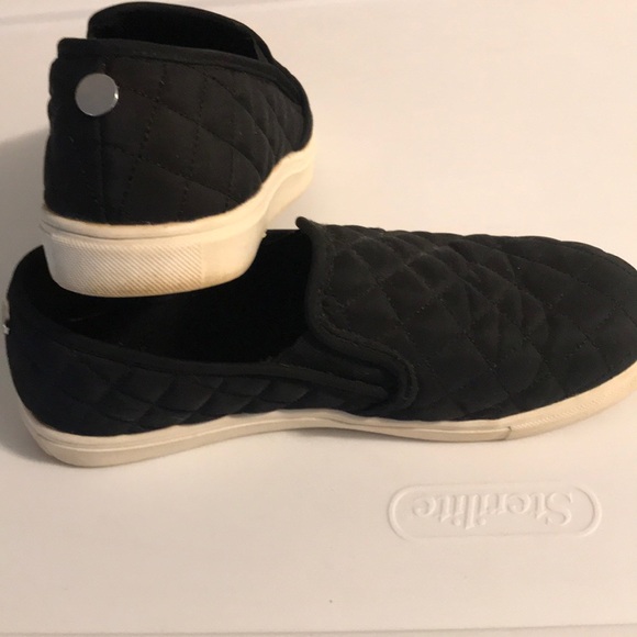 Mossimo Slide On’s - Picture 2 of 2